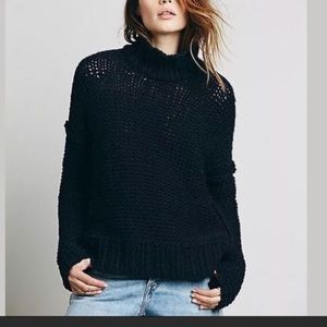 Navy FREE PEOPLE sweater XS/S